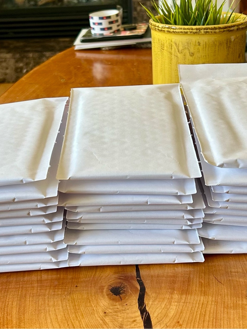 Uline 30-pack 4x8” White Self-Seal Bubble Mailers - NEW - 5 30-packs available - Picture 3 of 6